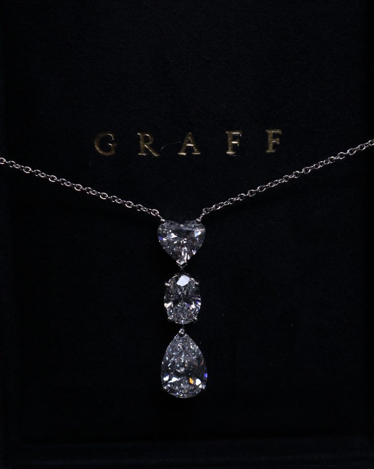GRAFF
PLATINUM CHAIN WITH 4.04 CT. DIAMOND PENDANT (WITH CERTIFICATES)