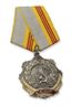 ENSEMBLE DE SIX ORDRES SOVIÉTIQUES ET UNE MÉDAILLE