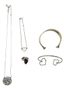 LOT DE CINQUE BIJOUX EN ARGENT