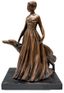 SCULPTURE EN BRONZE DE STYLE ART DECO REPRESENTANT UNE FEMME ET SON LEVRIER