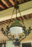 LUSTRE À PÉTROLE À NEUF LUMIÈRES EN BRONZE PATINÉ ET OPALINE BLEUTÉE
France, fin du 19ème siècle