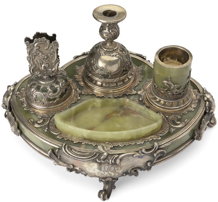 OVCHINNIKOV  SILVER-MOUNTED ONYX SMOKING COMPENDIUM
Marked Ovichinnikov with the Imperial Warrant, St Petersburg, circa 1890